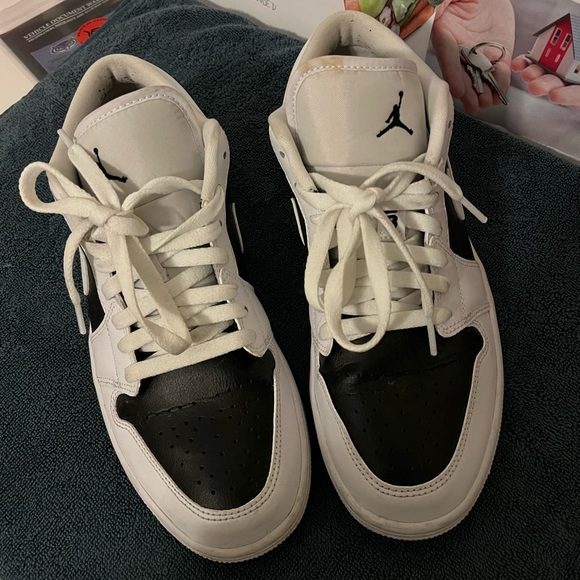 Women’s panda white and black Nike lows - Picture 3 of 5